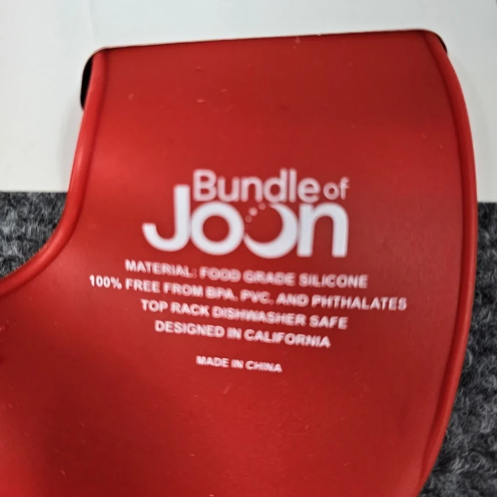 Netflix And Spill Bib Bundle Of Joon Red‎ Spill Bib